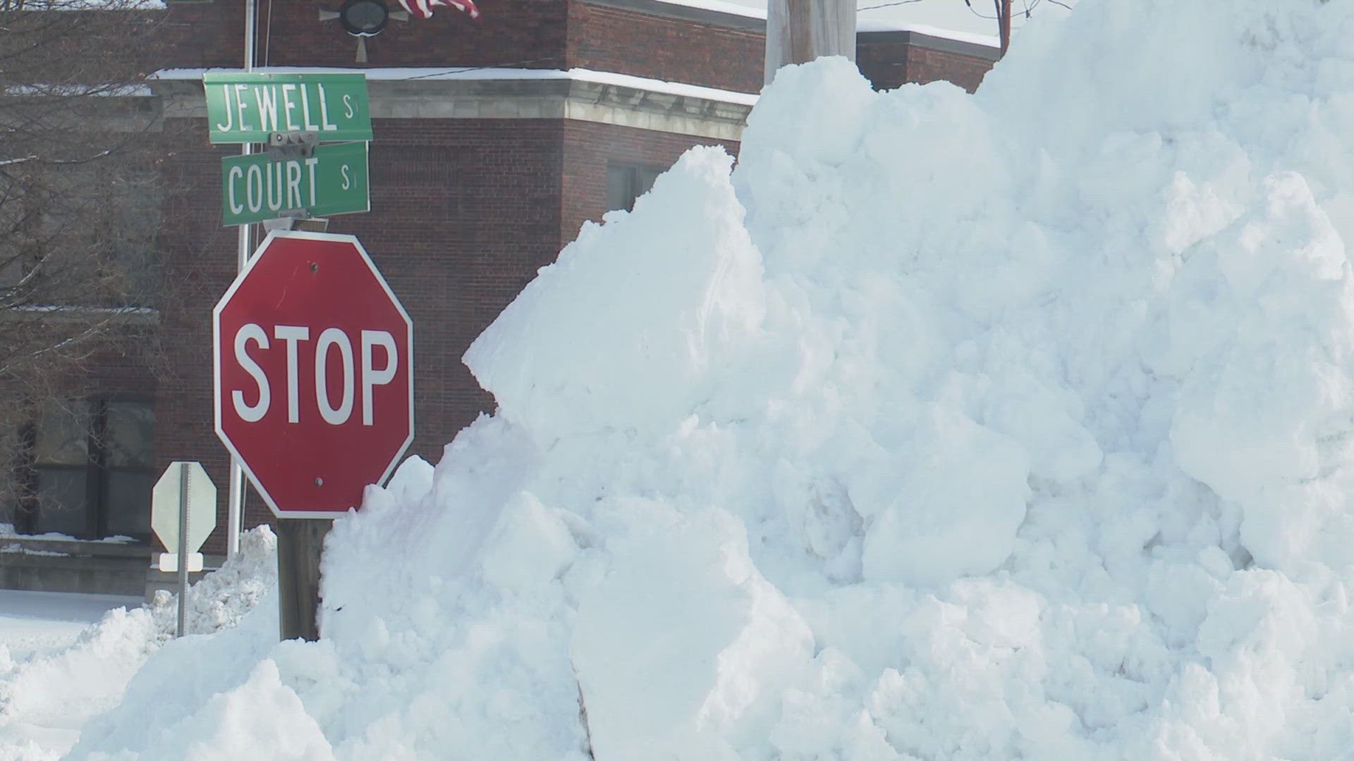 Lafe effect snow is blanketing parts of New York. 