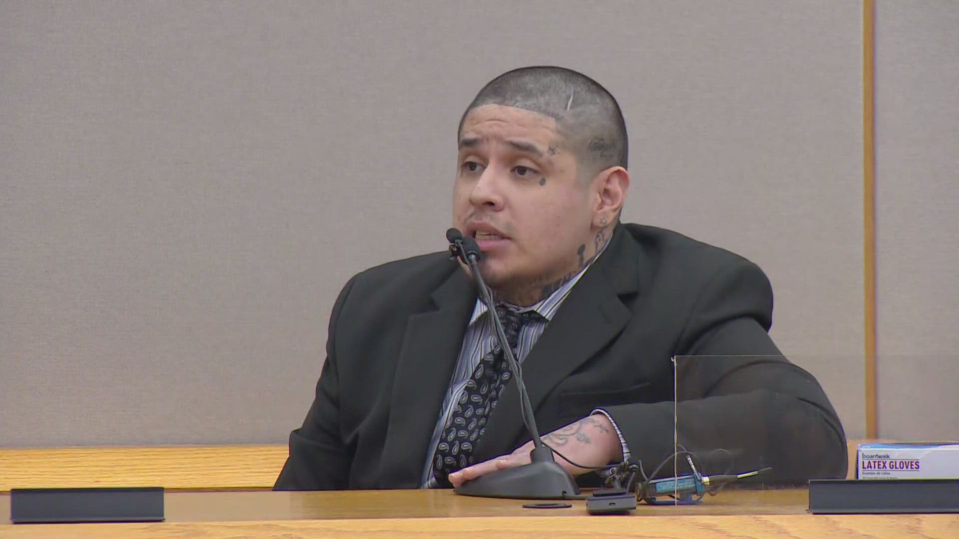 Nestor Hernandez told the jury he carried his girlfriend's bags into the hospital knowing that there was a gun inside.