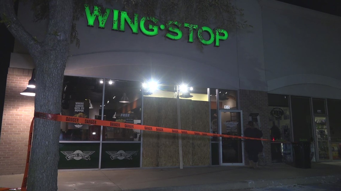 Employee, customer injured after car crashes into Wingstop in McKinney