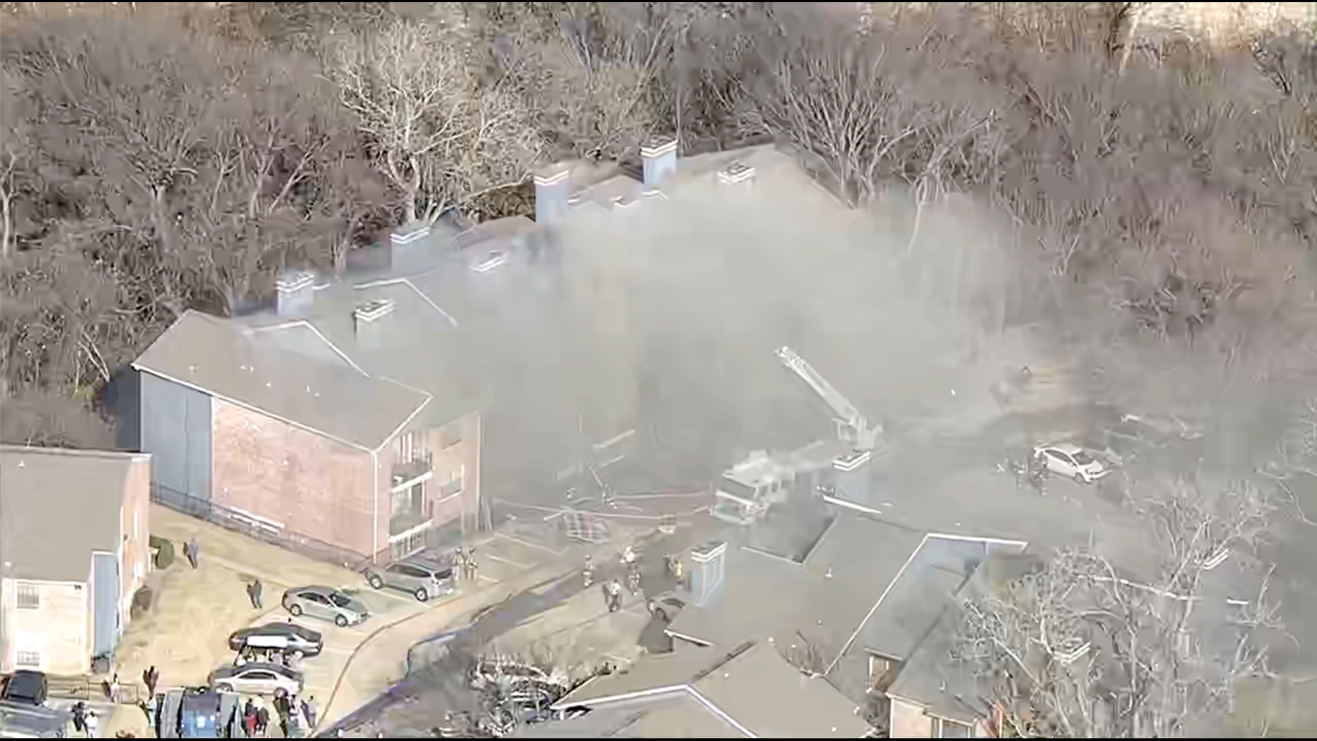 Multiple units respond to fire at Fort Worth apartment complex | wfaa.com
