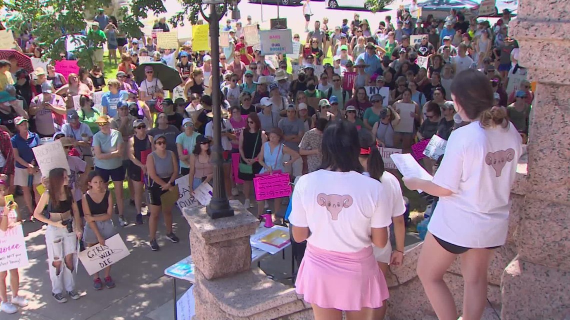 Hundreds rally in Fort Worth for abortion rights
