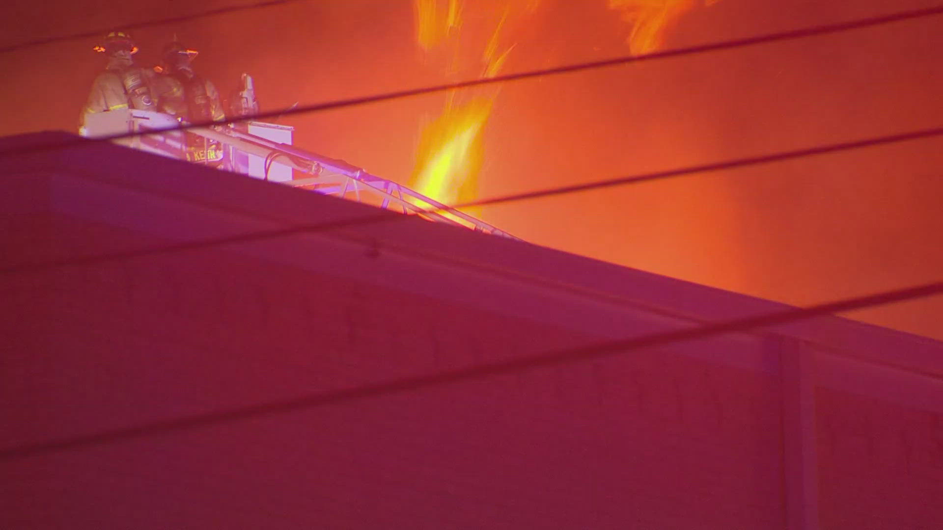 Fort Worth firefighters respond to large fire at closed school | wfaa.com