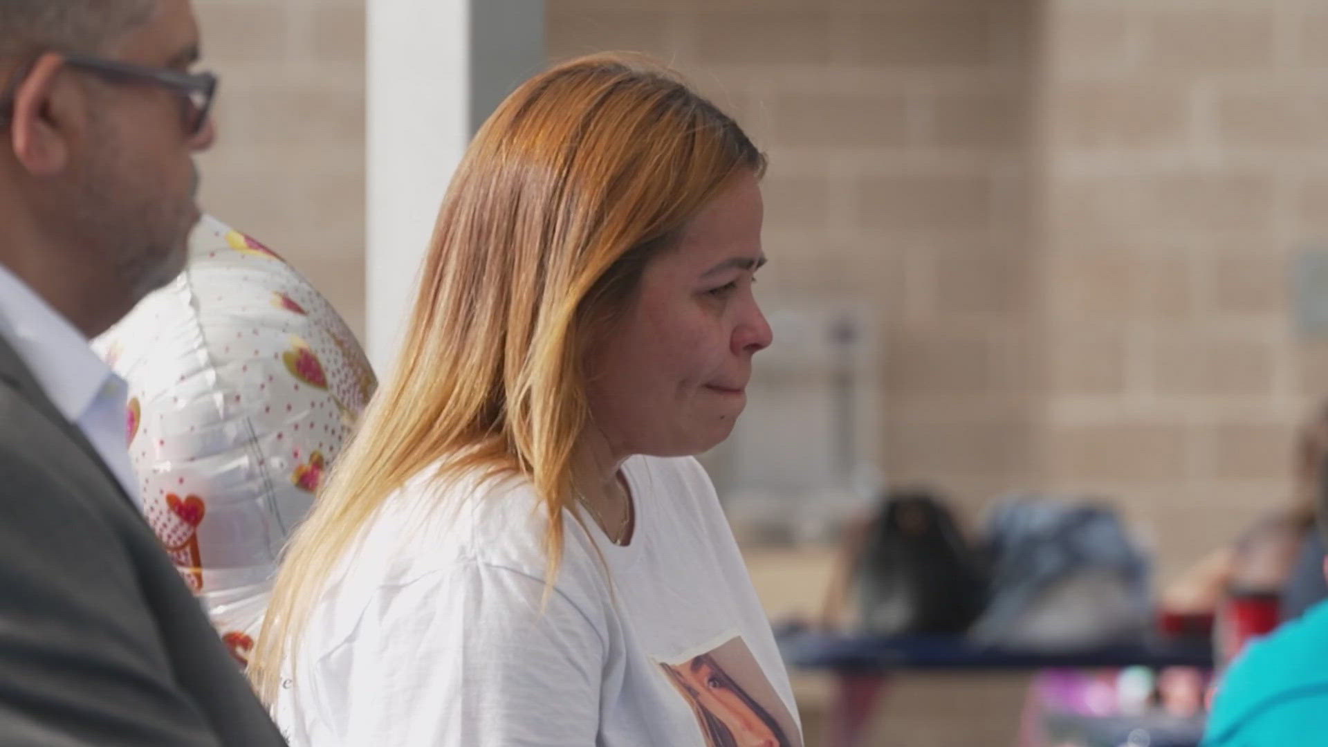 Grieving North Texas family holds vigil for deceased daughter | wfaa.com