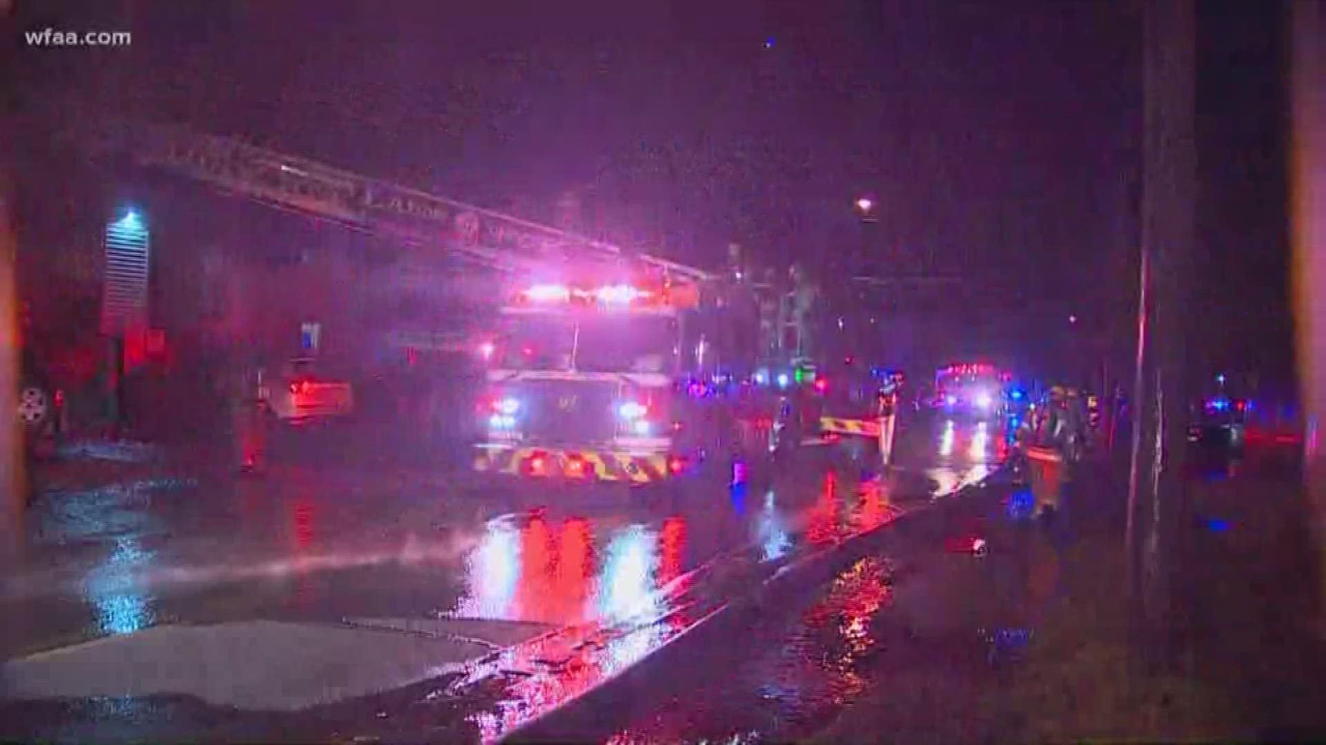 Firefighters battle 3-alarm apartment fire in Dallas
