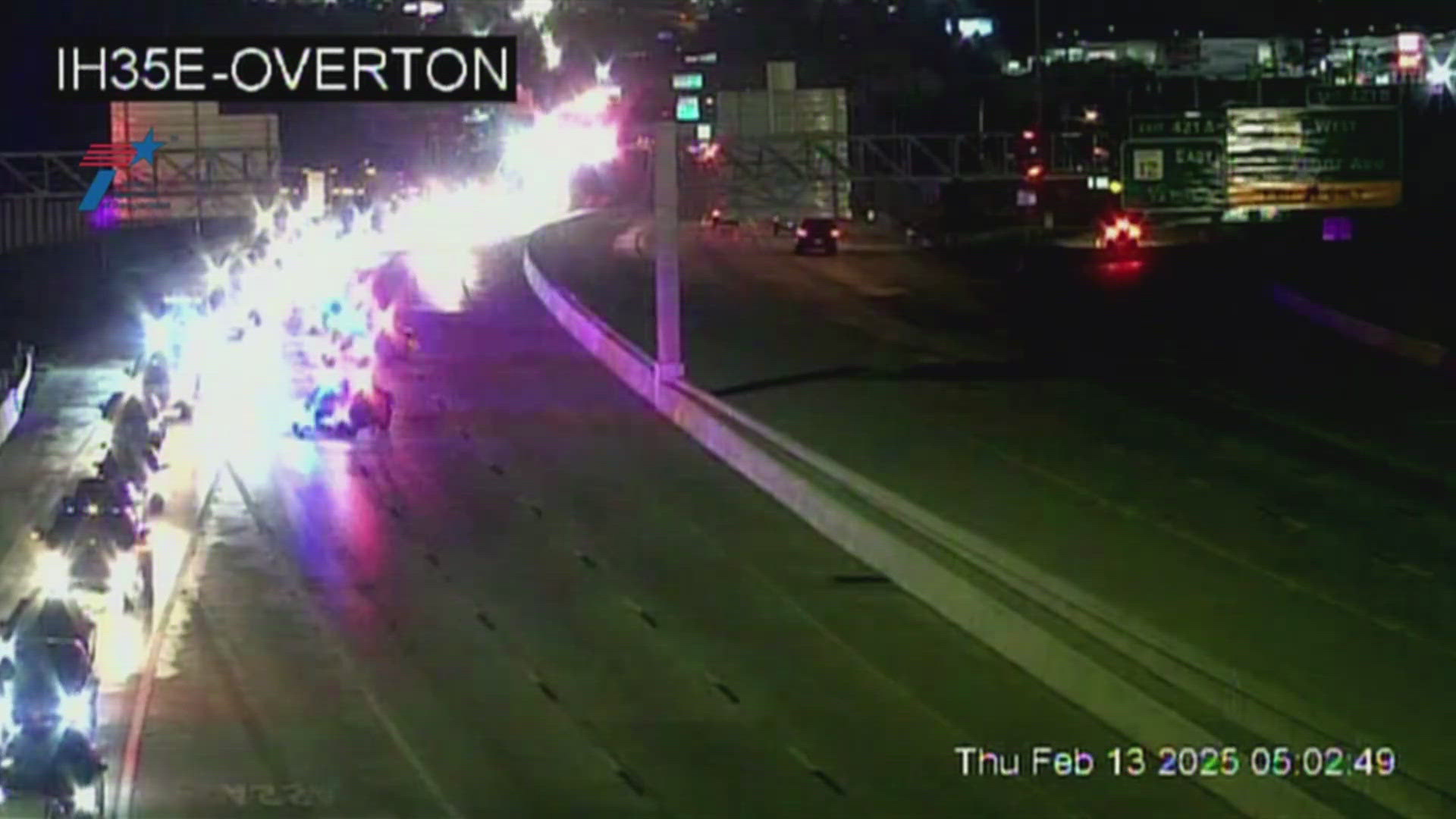 Crash shuts down I-35E northbound in Dallas | wfaa.com