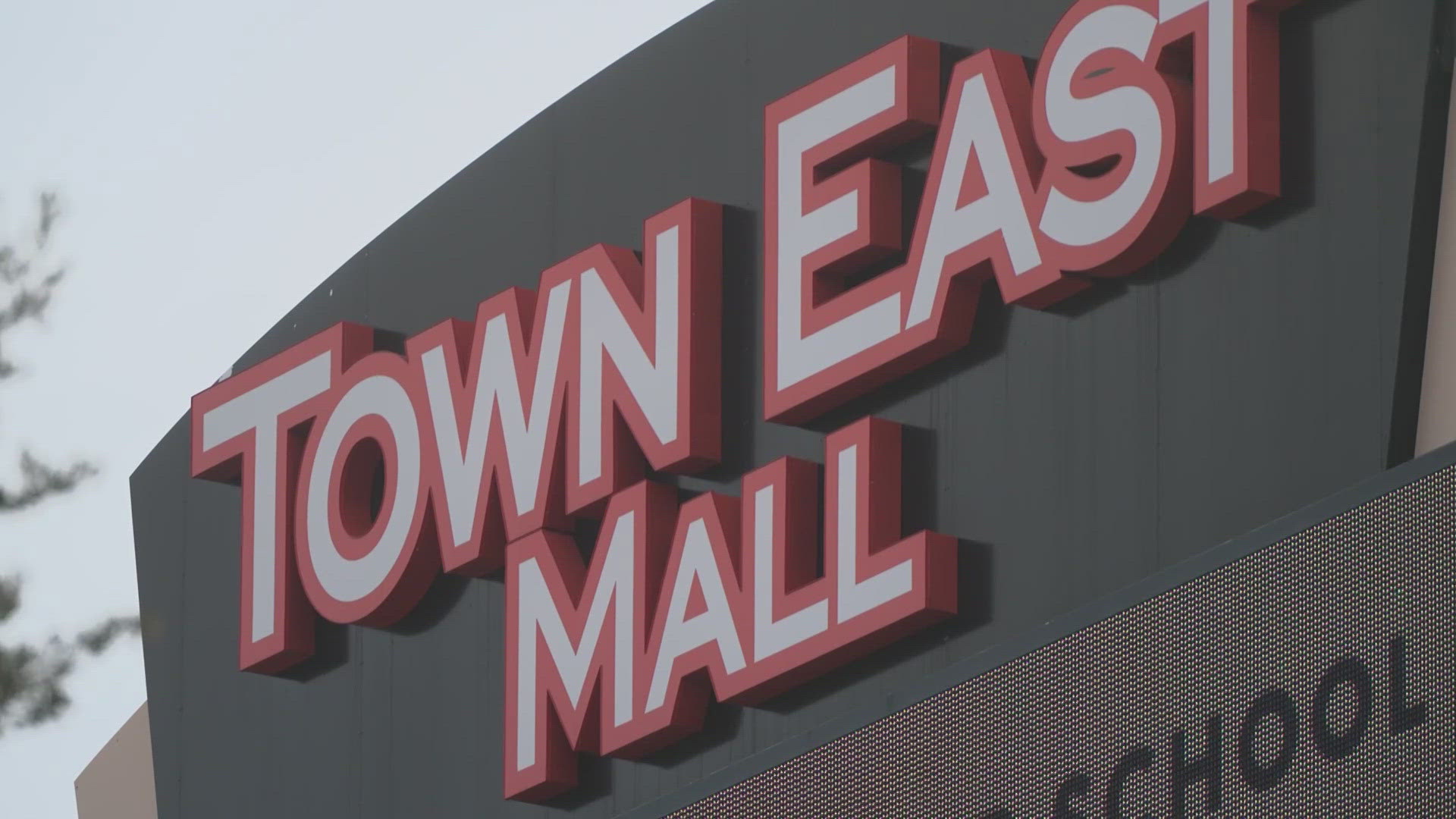 Dallas Business Journal Editor Will Anderson talks about the last Sears in DFW, which closed in 2021.