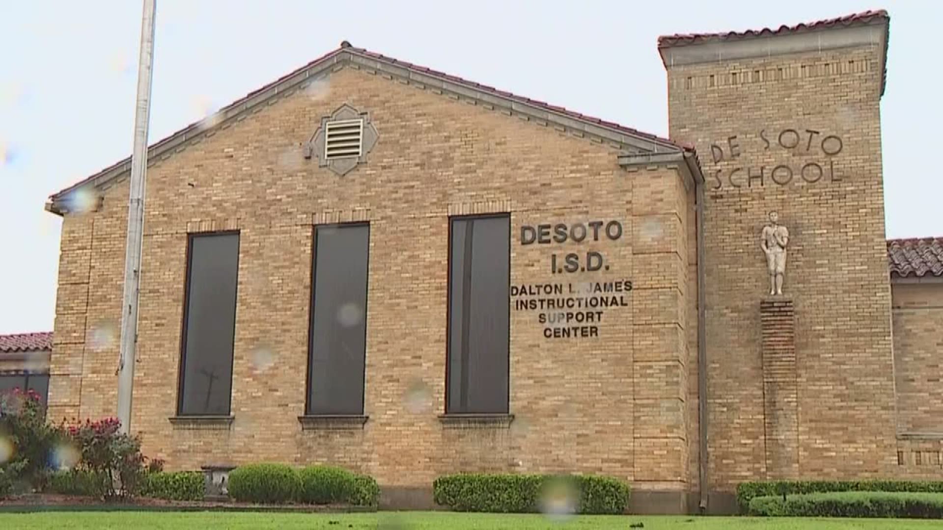 Demond Fernandez reports on alleged financial mismanagement in DeSoto ISD, where employees are waiting on delayed pay checks.