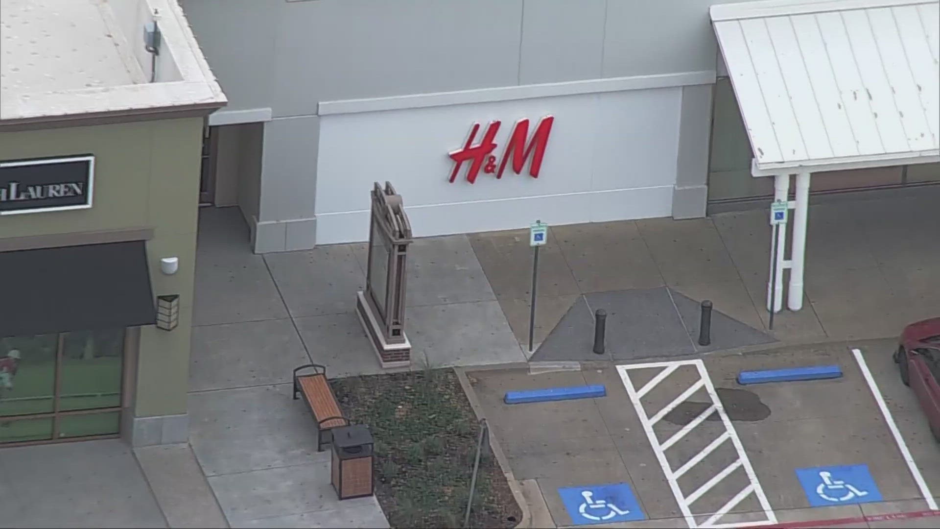 Allen outlet shooting H M reopens for business at the mall just over a month after tragedy