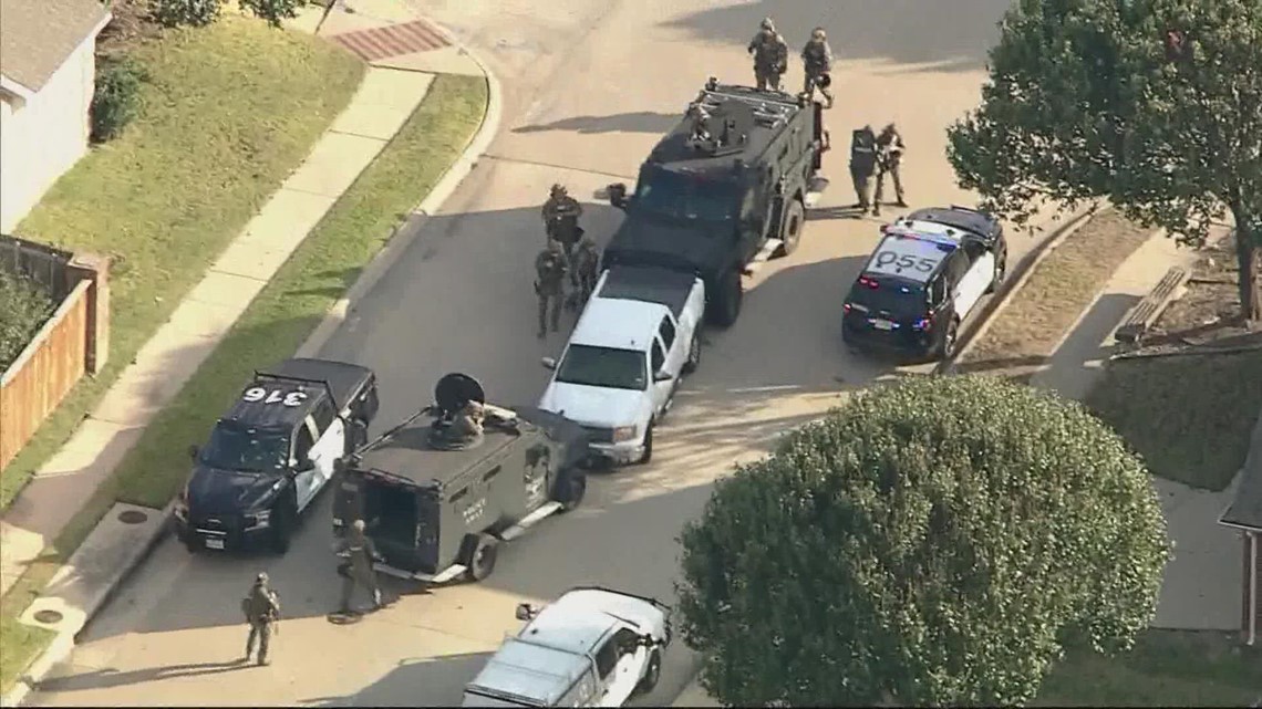 Fort Worth Police Chase: Stabbing, Pedestrian Hit, SWAT Called | Wfaa.com