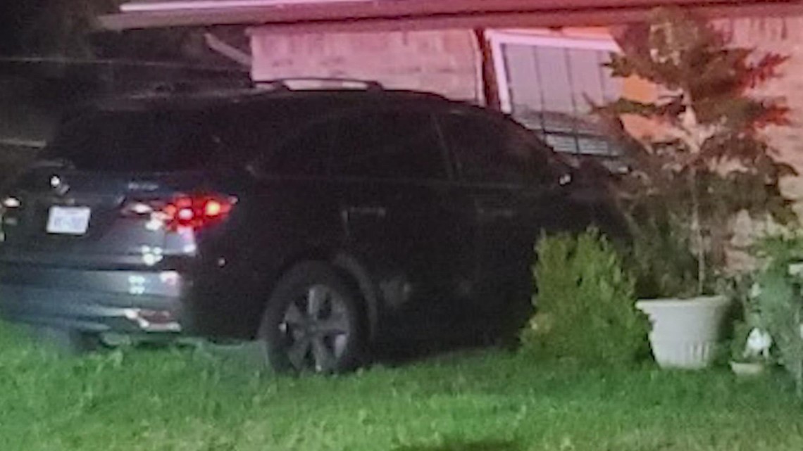 Fort Worth PD investigating after driver with gunshot wound crashes into home, narrowly missing girl