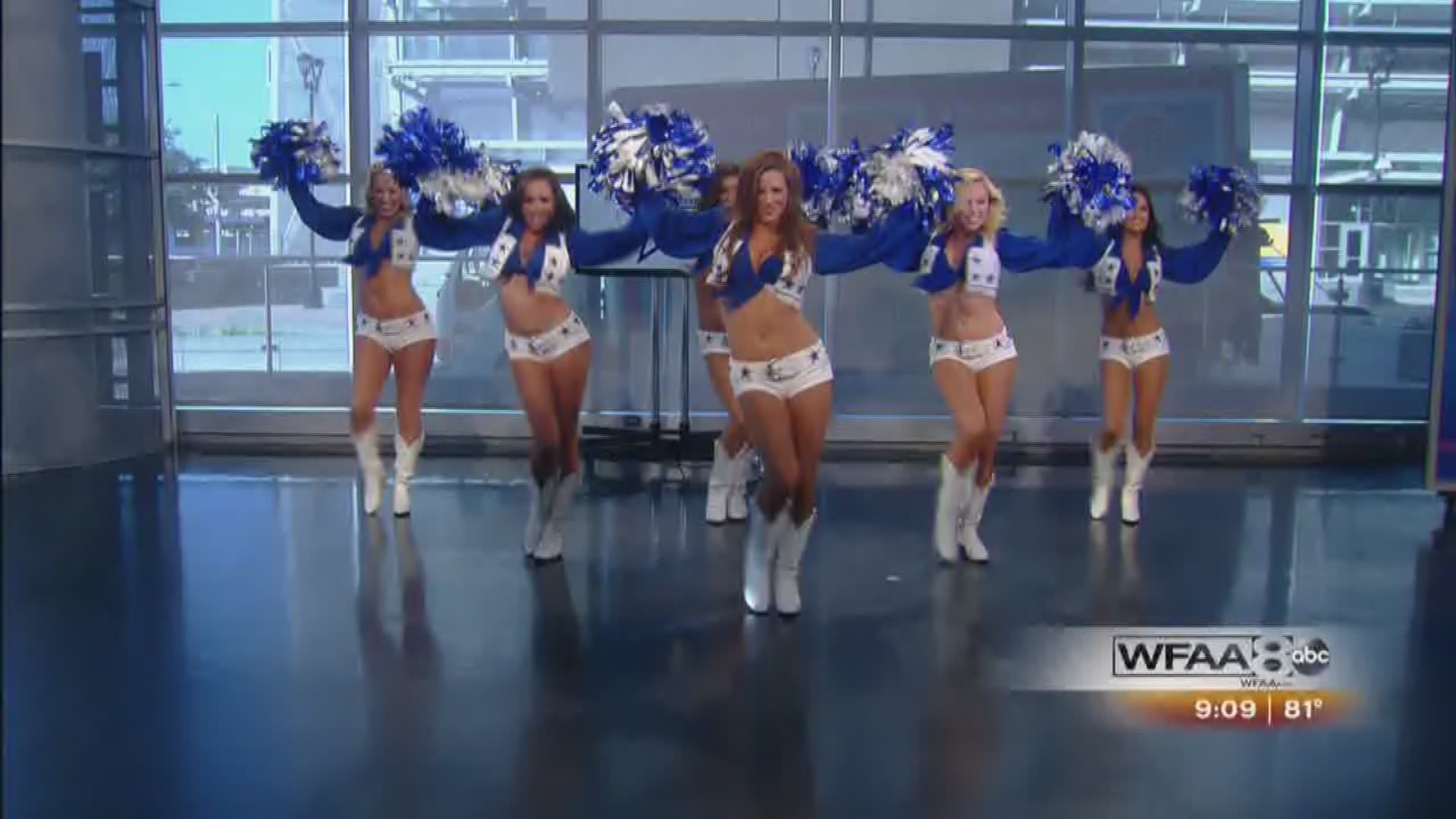 Dallas Cowboys Cheerleaders - Poms up for #GAMEDAY! 