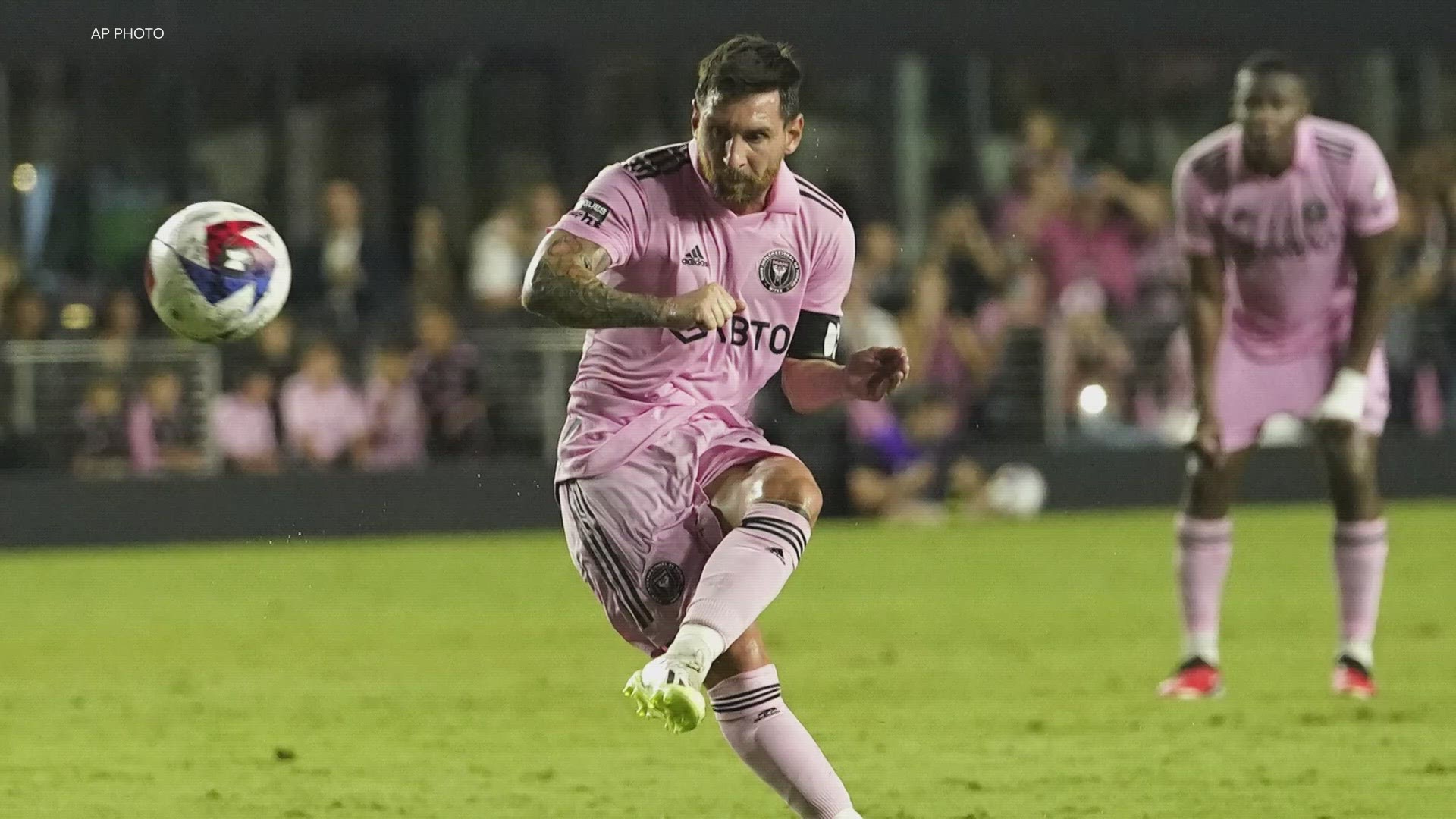 Watch fake Messi Miami jerseys being sold outside stadium