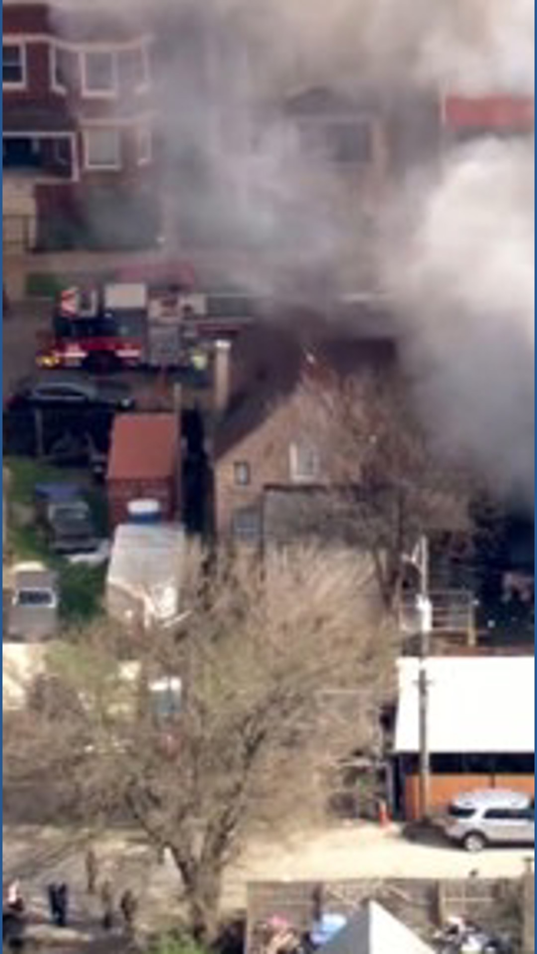 100 firefighters battle massive blaze in Chicago | wfaa.com