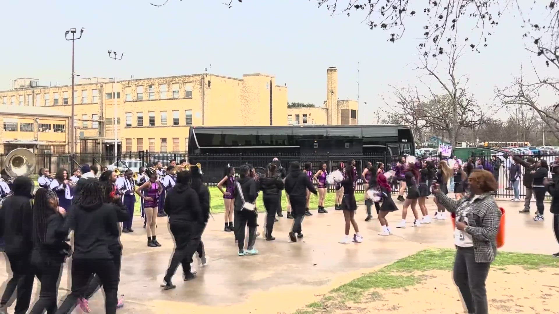 Families and friends of the Lincoln High School girls basketball team sent them off with a huge goodbye.