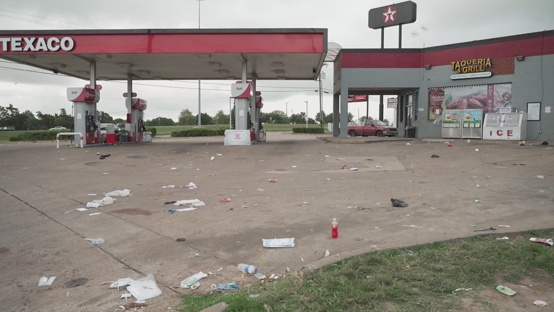 5 shot and officer injured outside of Dallas gas station, police