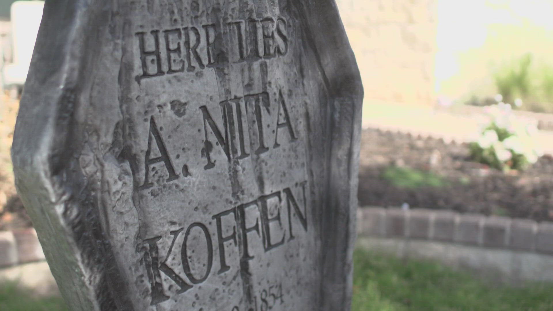 High School students create a haunted house to raise money for kids at  Christmas