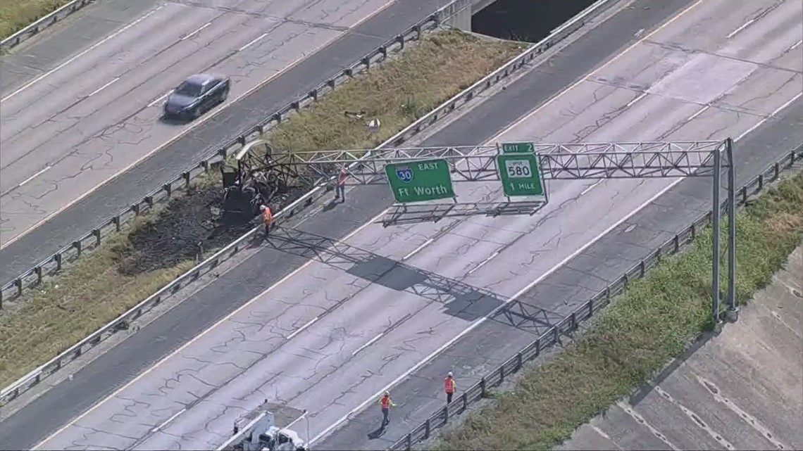 Fort Worth, Texas: Freeway sign struck on eastbound I-30 | wfaa.com