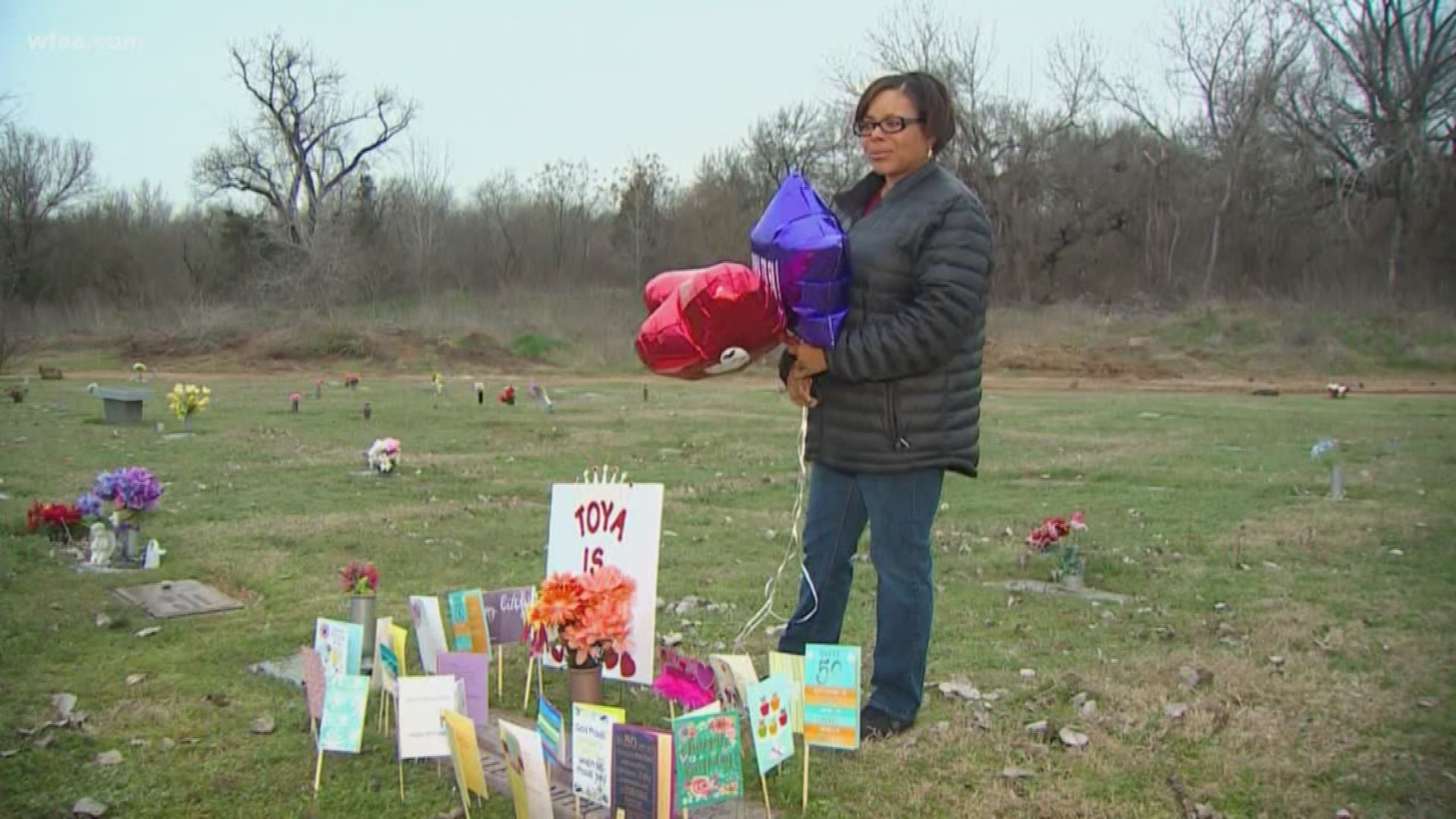 The family of 43-year-old Toya Smith and 17-year-old Tasmia Allen gathered at the mother and daughter's graves for what would have been Smith's 50th birthday.