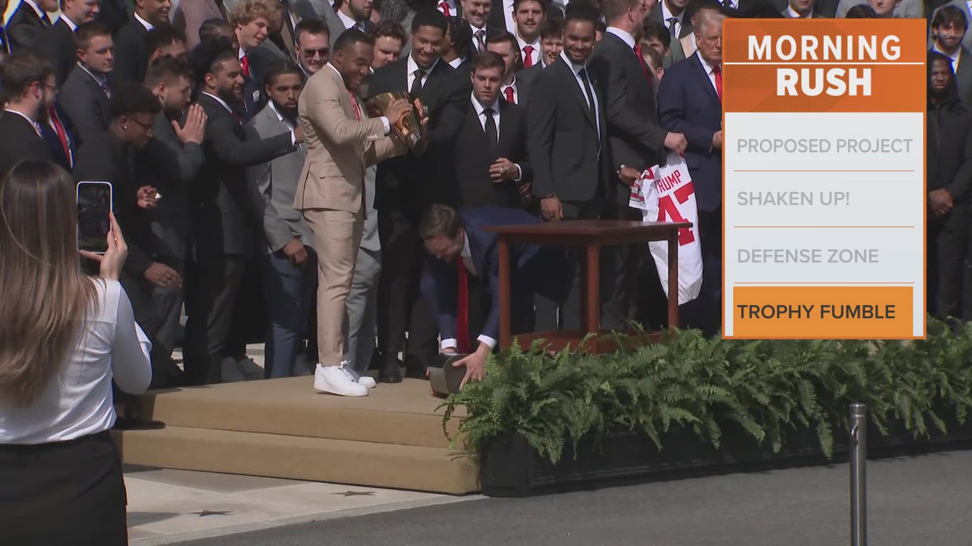 The top of the trophy fell from its base. 