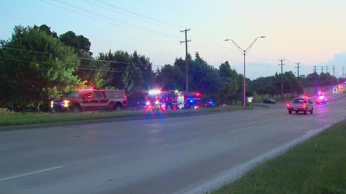 Dallas police: 1 killed, 2 hurt in crash on Simpson Stuart Road | wfaa.com