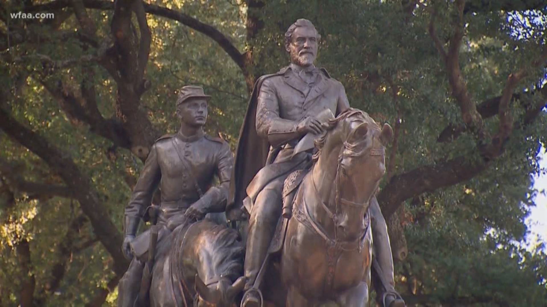 A statue of Confederate Gen. Robert. E. Lee and a young solider, which was removed from a Dallas park and sold at auction, has been donated to a golf resort.