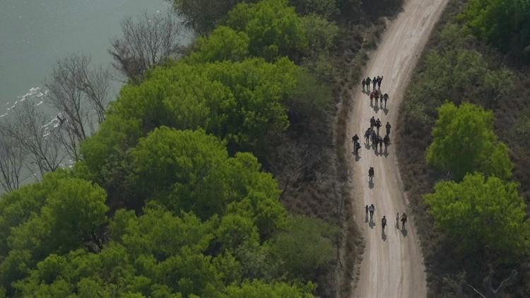 House unveils bill giving state authority to “repel” and return migrants crossing from Mexico