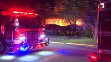 Dallas fire crews battle large flames in overnight house fire ...