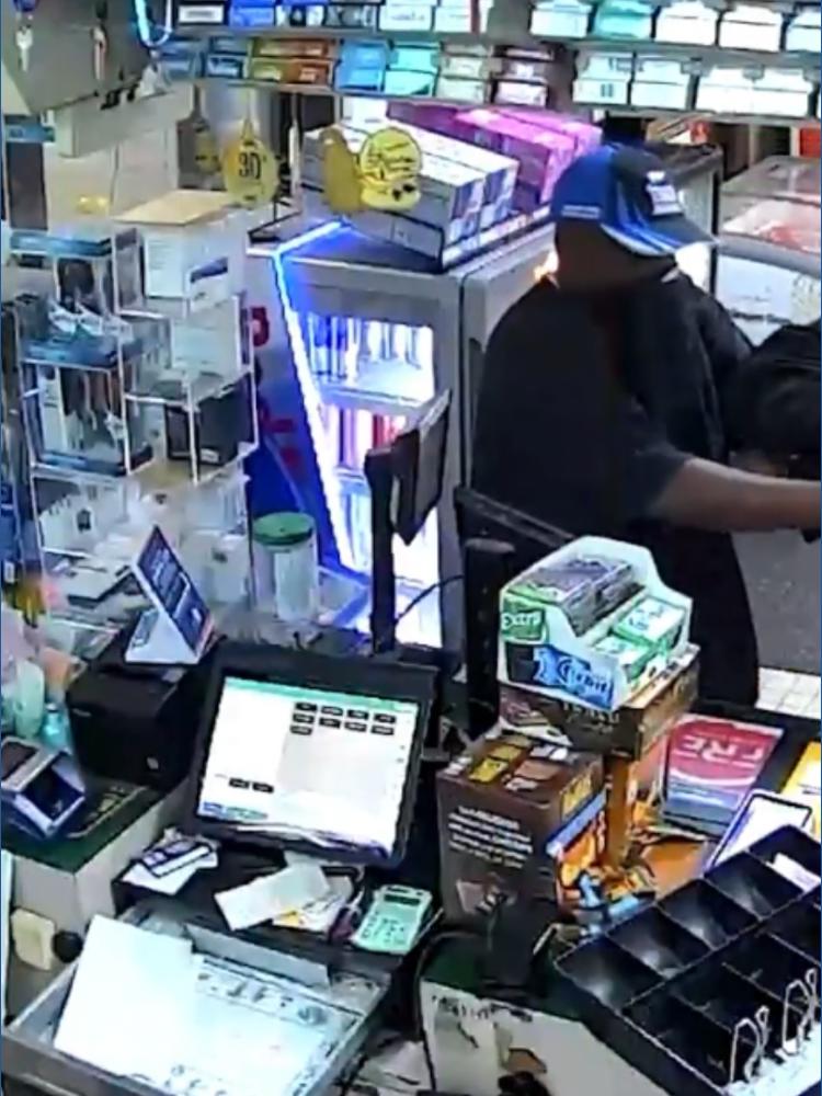 Fort Worth police seek armed robbery suspects | wfaa.com