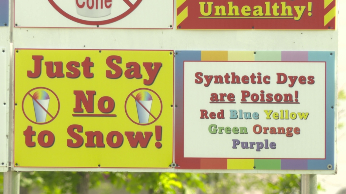 Controversial sign over food dyes targets a North Texas snow cone stand