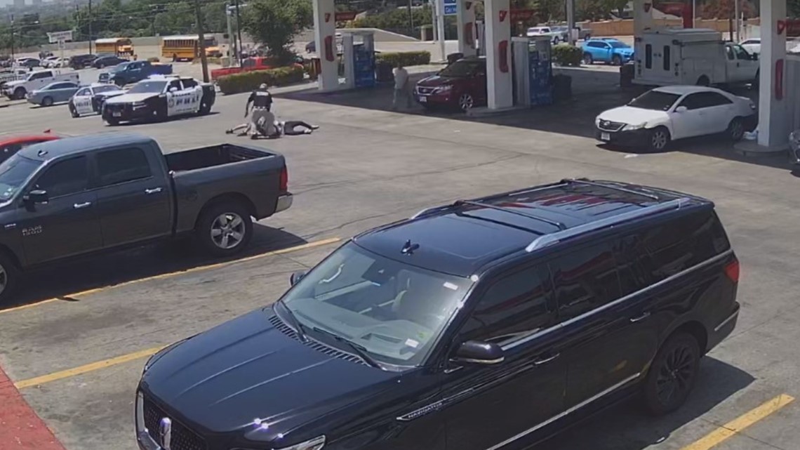 Dallas police: Two teens arrested in connection to 10 robberies - Vimarsana News