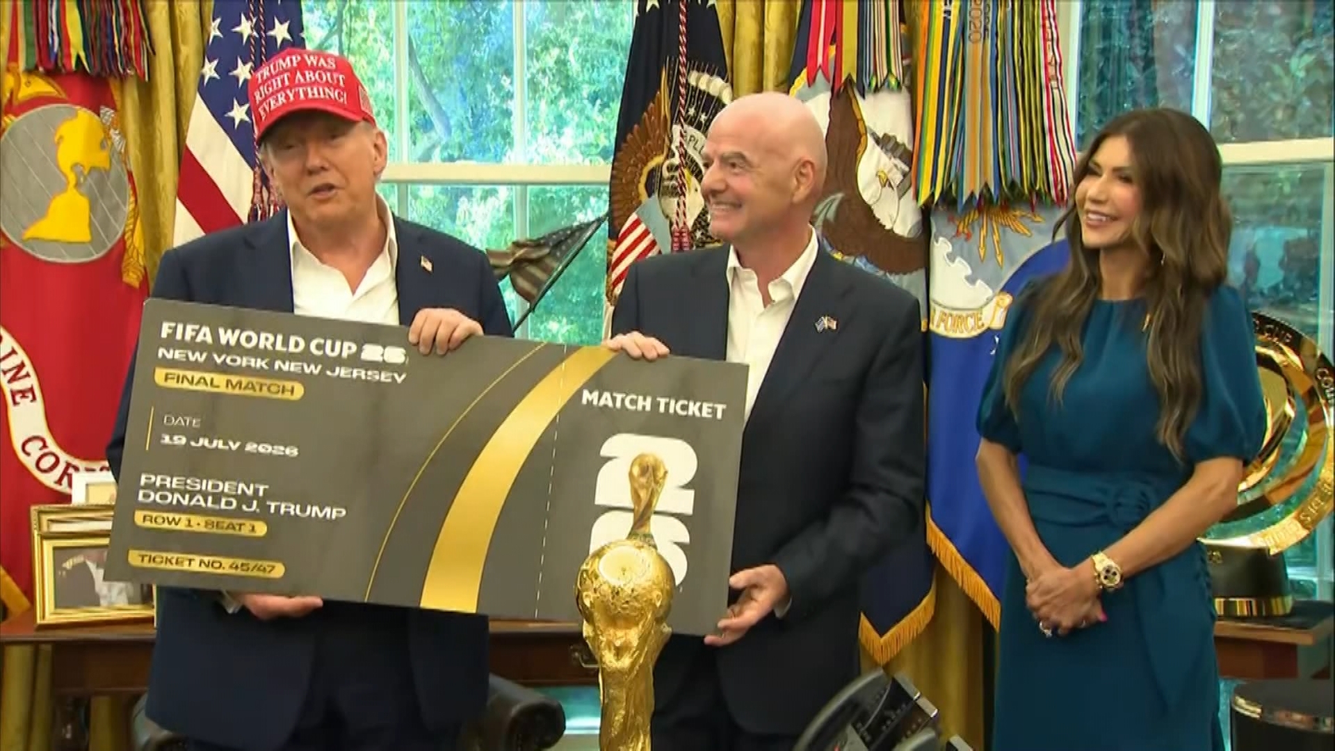 Donald Trump discusses painting the border wall black with Kristi