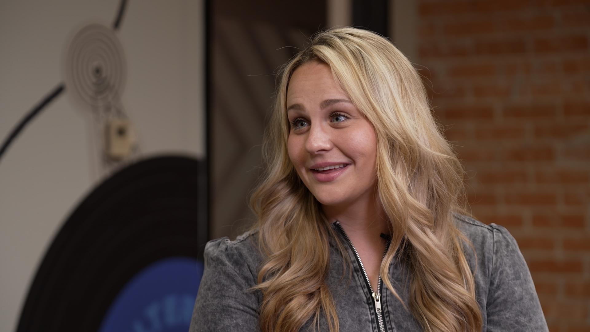 WFAA's Sydney Persing sat down with 'American Idol' finalist and Denton-native Breanna Nix to talk about her run on the show and the support she has received.