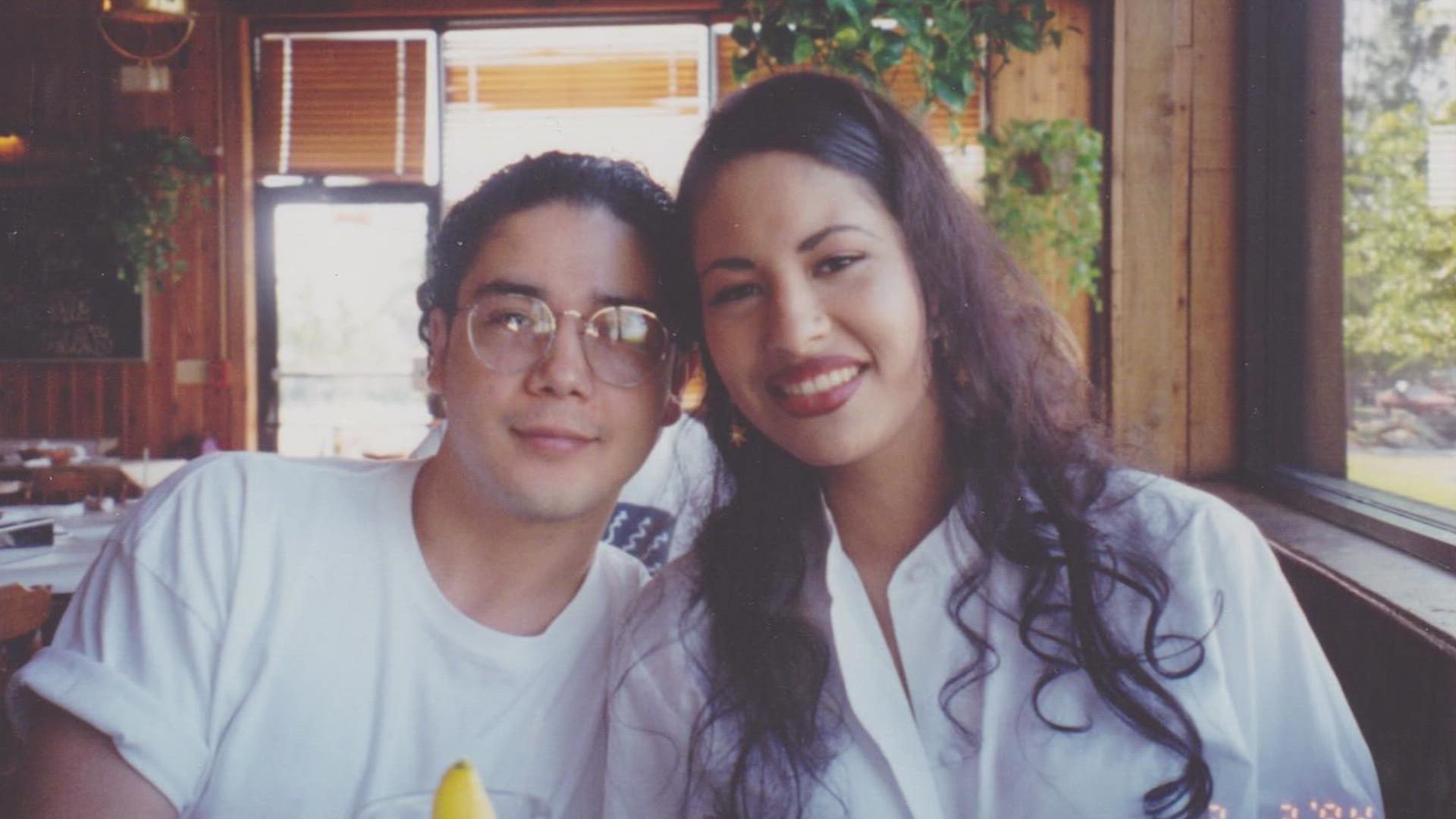 Perez posted the photo of the pair in a restaurant in 1994 with the caption "So, just found this pic. Selena and Chris."