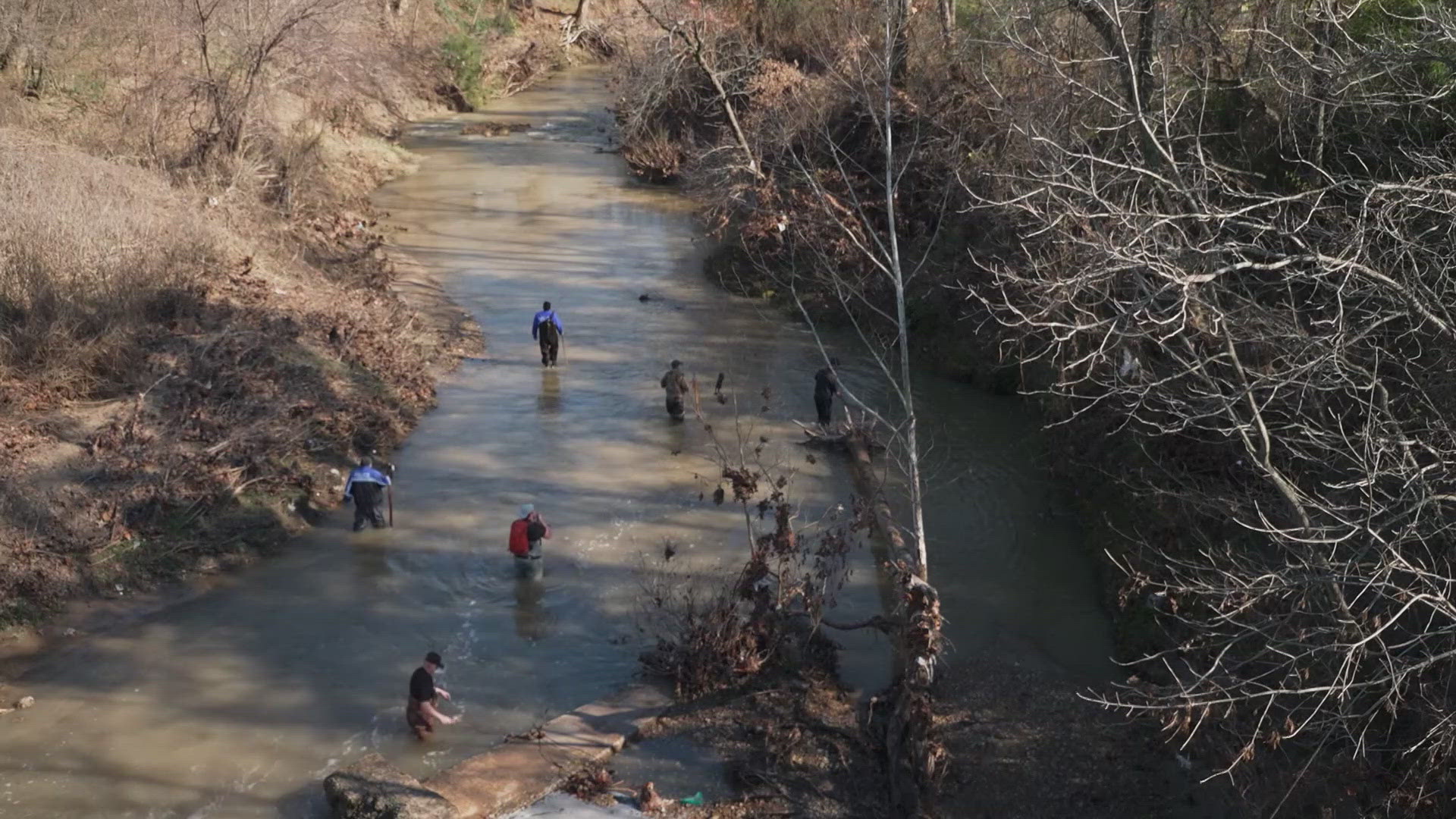 Crews continued to search for a miss ing 8-year-old girl who was involved in a crash near Highway 75 on Christmas Eve in Sherman, Texas.