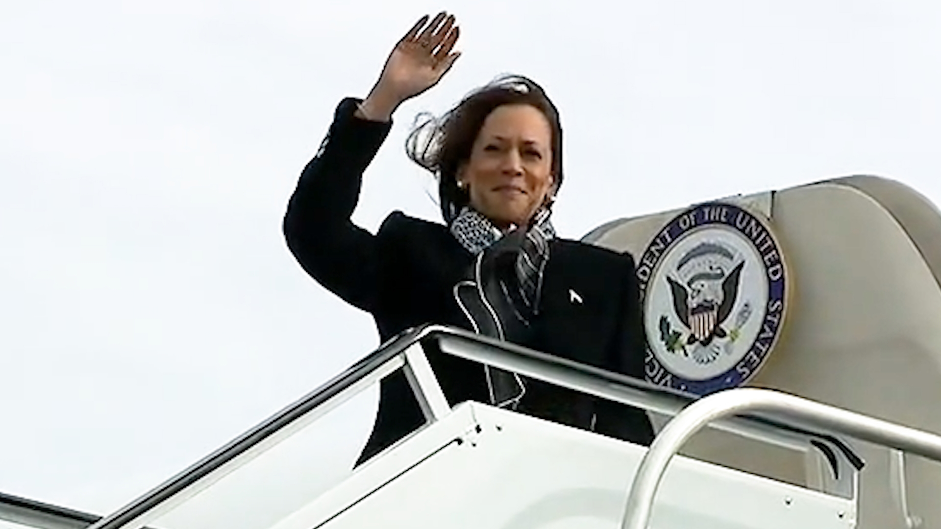 Kamala Harris departed Detroit, Michigan, en route to Scranton, Pennsylvania, on November 4, 2024.