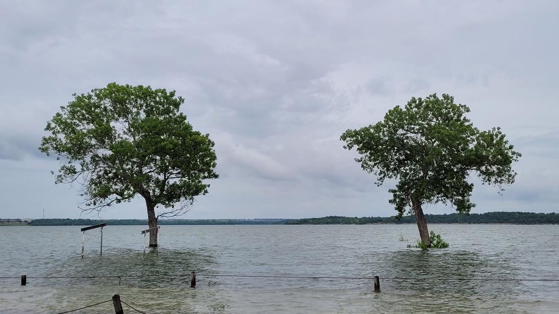 Pockets of heavy rain bring concern for flash flooding - Vimarsana News