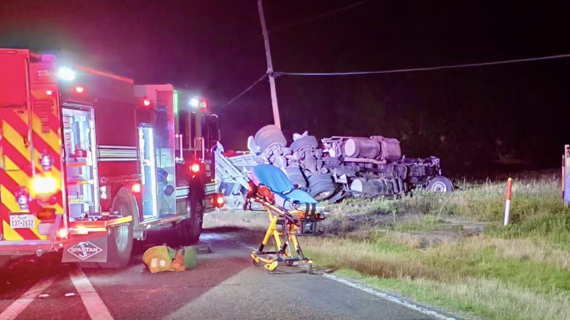 At least one driver trapped in major crash on I-45 near Rice