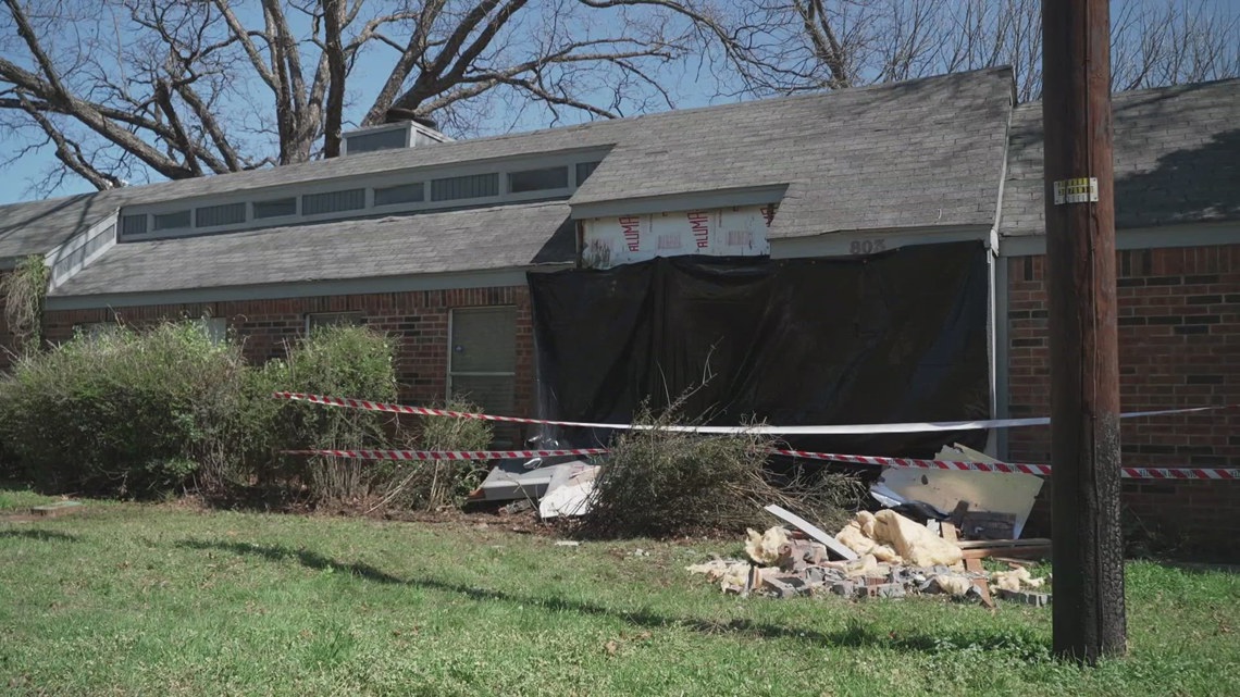 Driver arrested after car crashes into house, Arlington police say ...