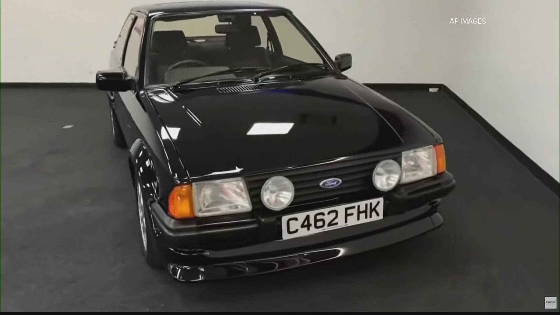 Silverstone Auctions said there was “fierce bidding” for the black Ford Escort RS Turbo before the sale closed.