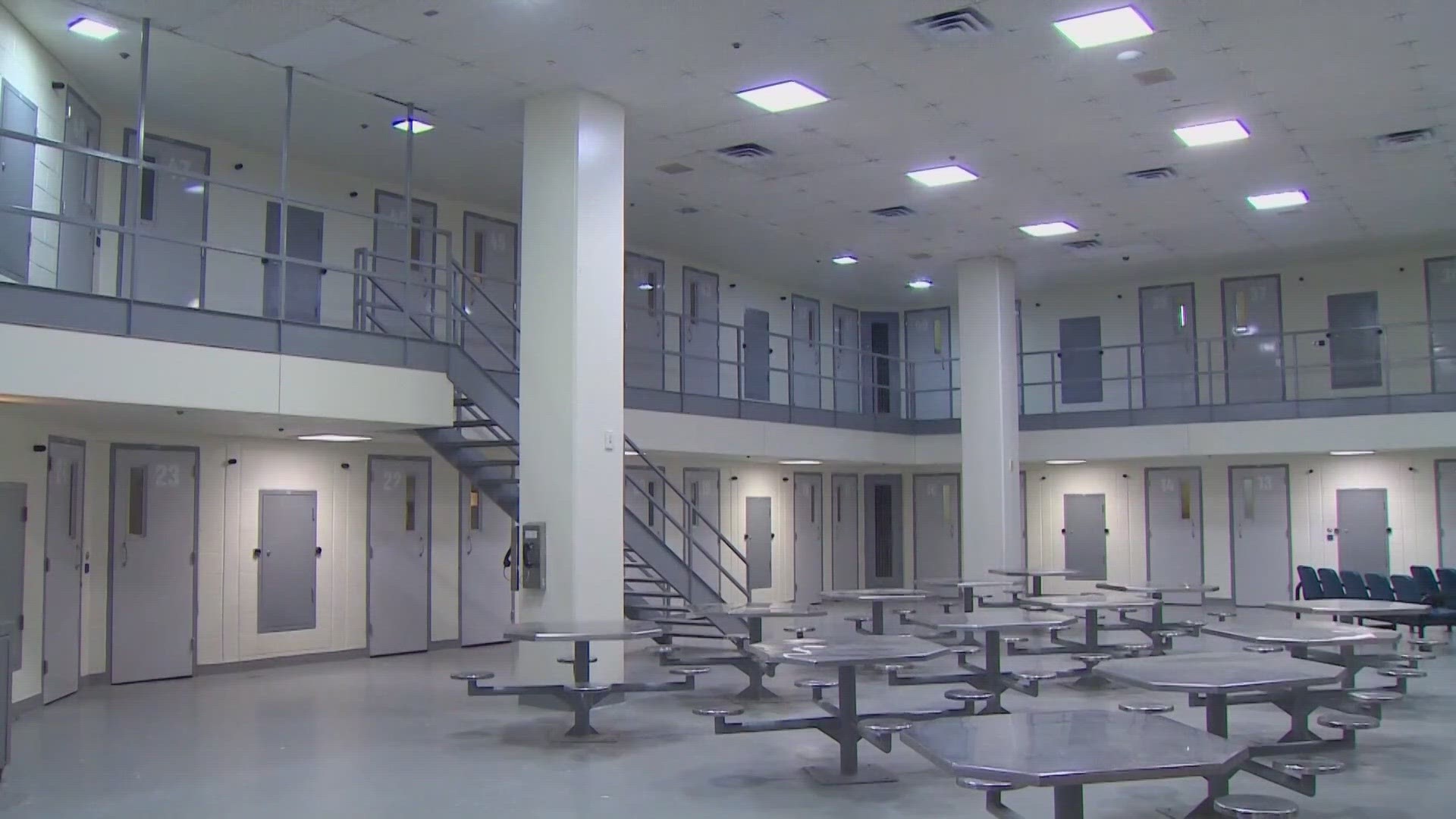 The county has used a private prison to house inmates while renovating the Tarrant County Corrections Center, but the company recently failed a state inspection.