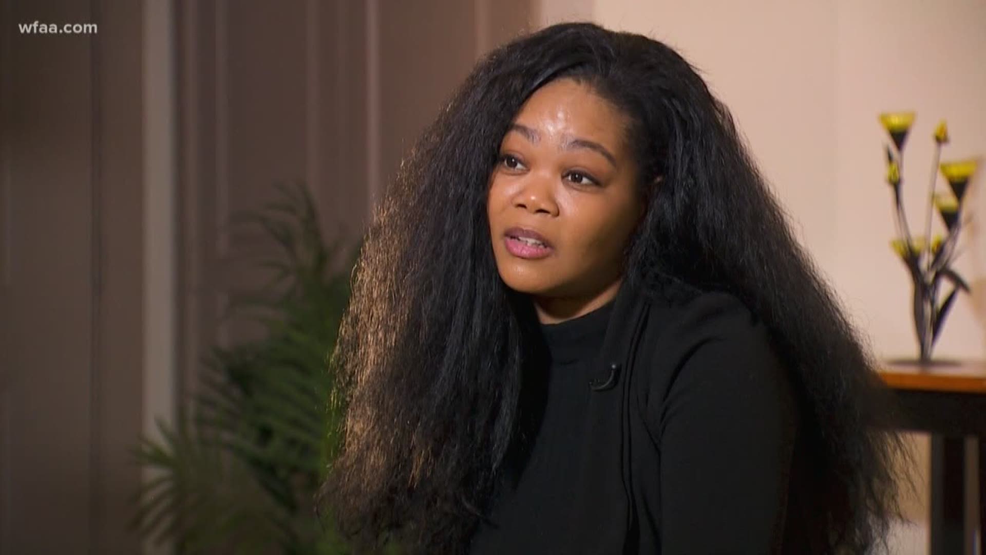 Kitti Jones left her career in Dallas for a relationship with R. Kelly. Now, she's speaking out against the singer in the new 'Surviving R. Kelly' docuseries