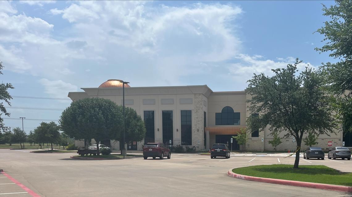 Man attacks praying security guard with machete at Frisco mosque