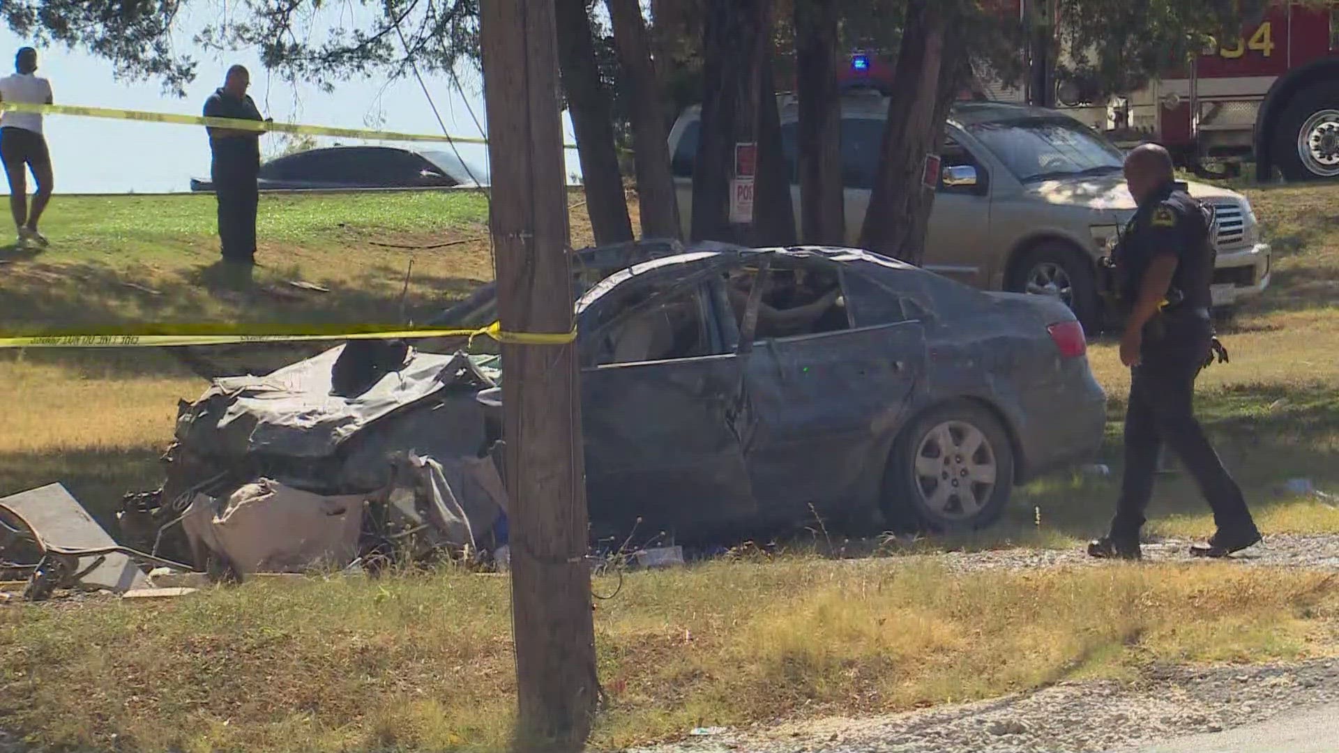 1 dead, 1 injured after car crashes through home in Dallas | wfaa.com