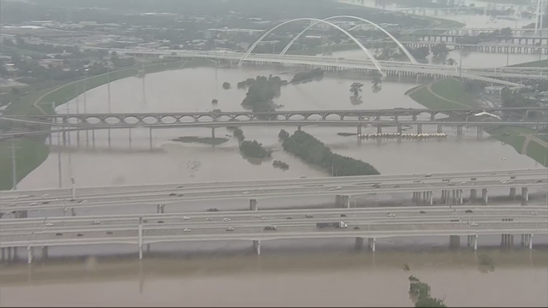 RAW: A look at Trinity River in Dallas during Flood Warning