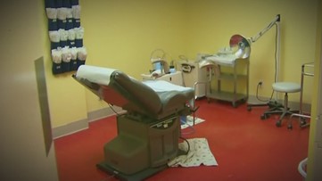 Texas' new abortion law bans abortions before most women know they're pregnant, allows anyone to sue providers; both sides preparing for legal battle