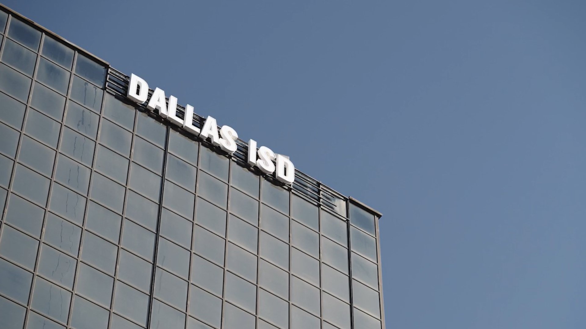 dallas-isd-board-considering-budget-with-higher-starting-salary-hiring