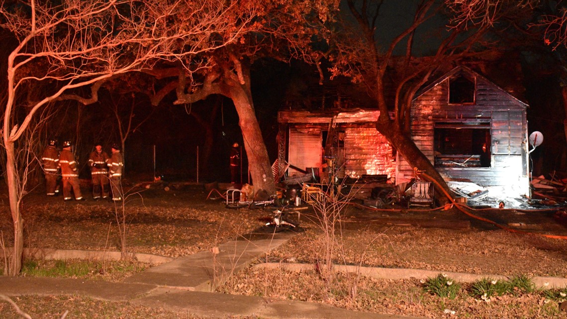 Two displaced after house fire in Fort Worth, officials say
