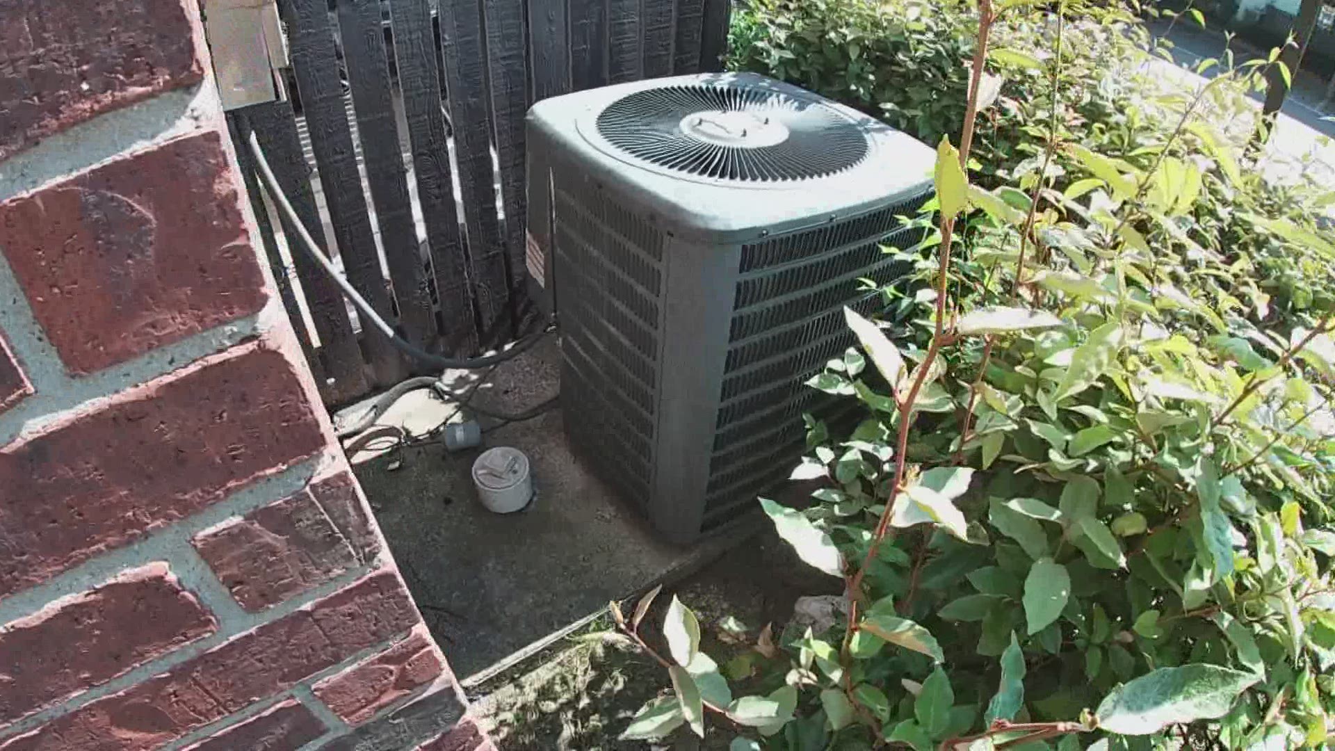 Around a dozen or so units within the Rolling Hills Place apartment complex in Lancaster have been without central A/C for roughly four weeks.