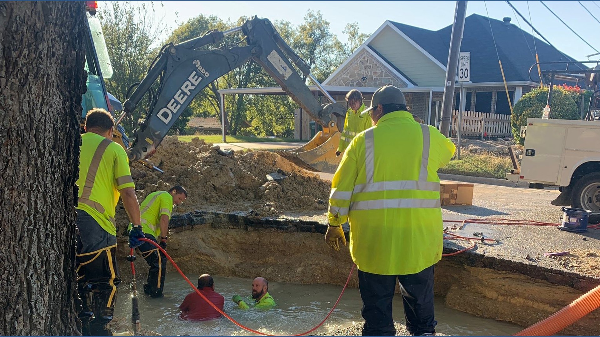 Major water line break in White Settlement | wfaa.com