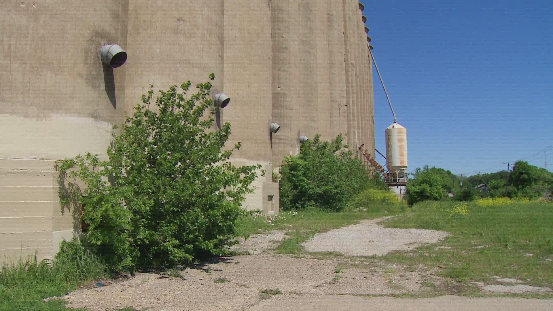The city's Building Standards Commission in March declared the silos hazardous, a key step toward demolition.